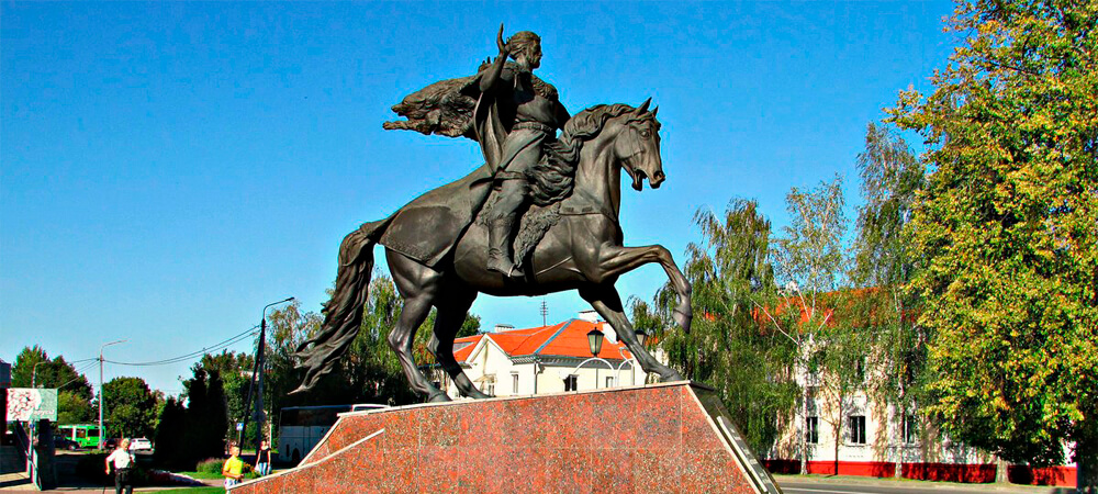 Памятник Всеславу Чародею в Полоцке